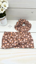 Load image into Gallery viewer, Ribbed Brown Fall Daisies Scrunchie
