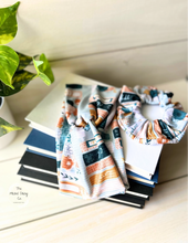 Load image into Gallery viewer, Ribbed Vintage Books and Flowers Front Knot Headband
