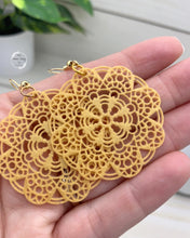 Load image into Gallery viewer, Gold Doilies Earrings
