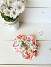 Load image into Gallery viewer, Bright Spring Botanical Scrunchie

