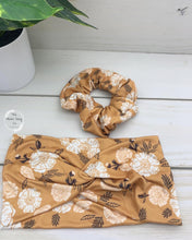 Load image into Gallery viewer, Vintage Flowers Scrunchie
