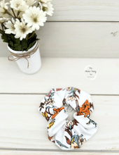 Load image into Gallery viewer, Ivory Vintage Botanical Scrunchie
