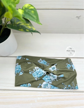 Load image into Gallery viewer, Blue Roses on Olive Front Knot Headband
