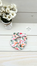Load image into Gallery viewer, Hawaiian Floral Scrunchie
