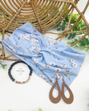 Load image into Gallery viewer, Sky Blue Daisies Front Knot Headband
