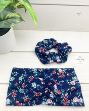 Load image into Gallery viewer, Ribbed Patriotic Flowers Scrunchie
