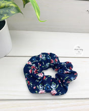 Load image into Gallery viewer, Ribbed Patriotic Flowers Scrunchie
