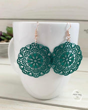 Load image into Gallery viewer, Emerald Doilies Earrings
