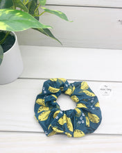 Load image into Gallery viewer, Lemon Daisies Scrunchie
