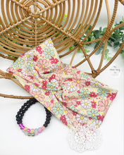 Load image into Gallery viewer, 70s Pink Daisies Front Knot Headband
