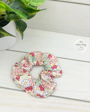 Load image into Gallery viewer, 70s Pink Daisies Scrunchie
