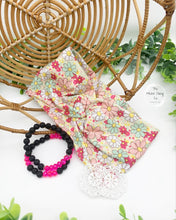 Load image into Gallery viewer, 70s Pink Daisies Front Knot Headband
