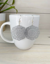 Load image into Gallery viewer, Silver Doilies Earrings

