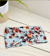 Load image into Gallery viewer, Antique Floral Front Knot Headband
