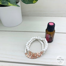 Load image into Gallery viewer, Vintage Daisy on White Diffuser Bracelet
