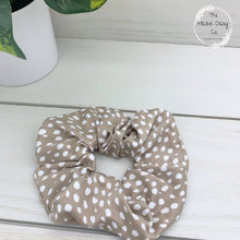 Load image into Gallery viewer, Latte Dots Scrunchie
